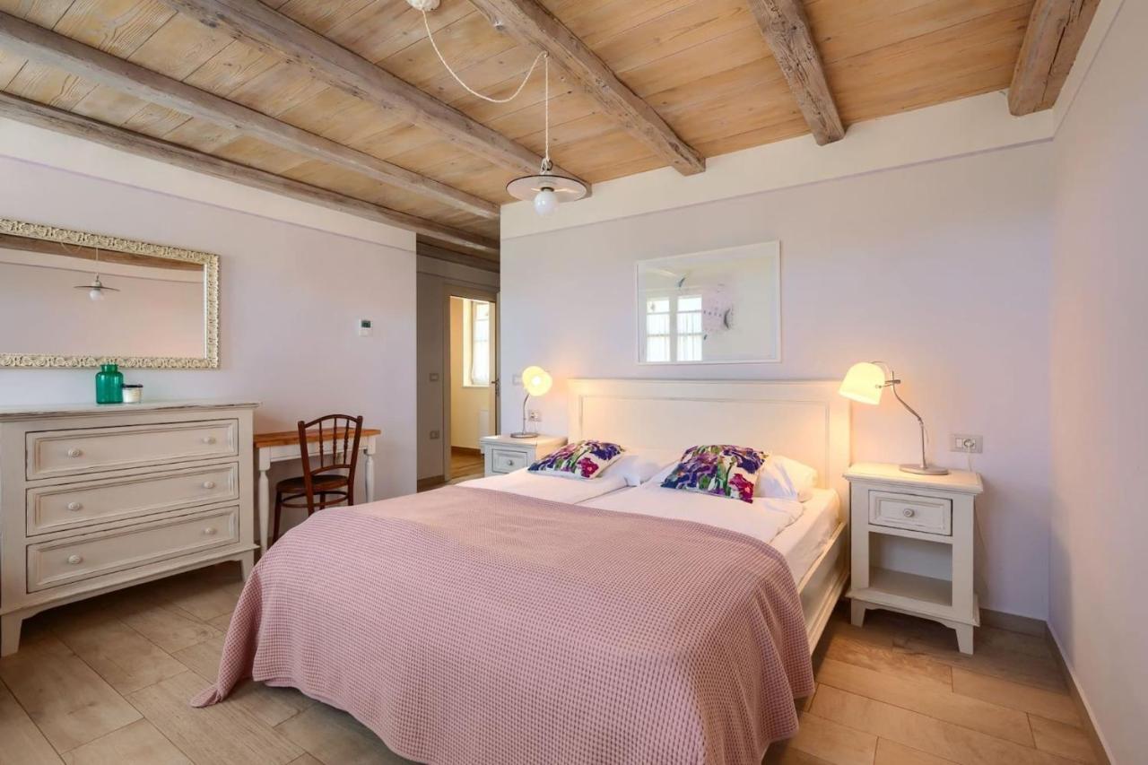 Villa Family Elizabeta With Pool In Umag *