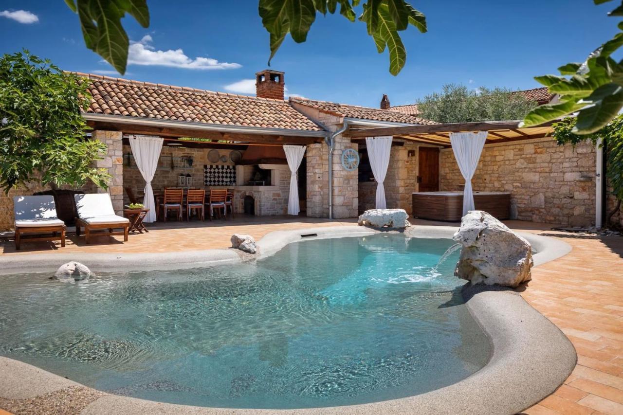 Family Elizabeta With Pool In Umag Villa Cepljani