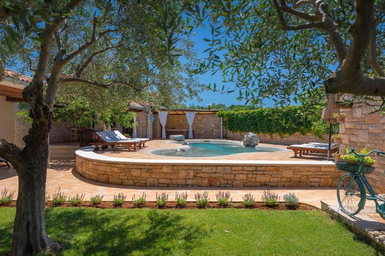 Villa Family Elizabeta With Pool In Umag