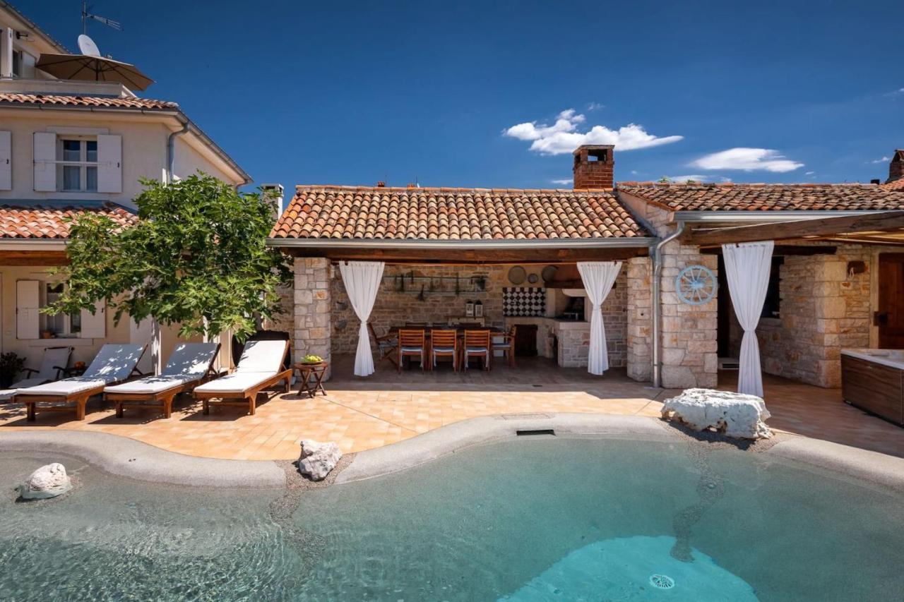 Family Elizabeta With Pool In Umag Villa *